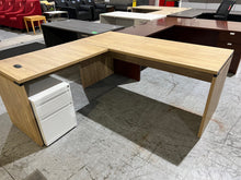 Load image into Gallery viewer, NEW 6 x 6 Oak Linea Italia L-Shape Desk