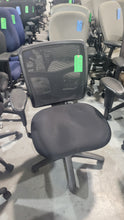 Load image into Gallery viewer, Black Mesh Back Task Chair
