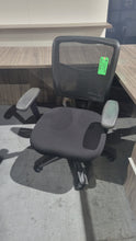 Load image into Gallery viewer, Black Mesh Back Task Chair
