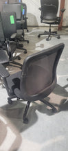 Load image into Gallery viewer, Black Mesh Back Task Chair

