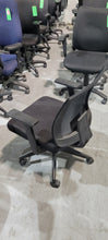 Load image into Gallery viewer, Black Mesh Back Task Chair
