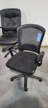 Load image into Gallery viewer, Mesh Rounded Back Black Task Chair
