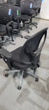 Load image into Gallery viewer, Rounded Mesh Back Black Task Chair
