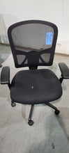 Load image into Gallery viewer, Black Mesh Back Task Chair
