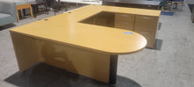 Load image into Gallery viewer, 6&#39; x 8&#39; Maple P-Top U-Shape Desk
