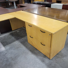 Load image into Gallery viewer, Maple P-Top Desk
