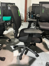 Load image into Gallery viewer, Black Mesh Back Task Chair
