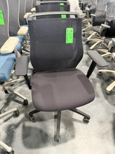 Load image into Gallery viewer, Black Mesh Back Task Chair
