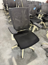Load image into Gallery viewer, Clear Design Task Chair
