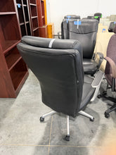 Load image into Gallery viewer, Black Executive Task Chair
